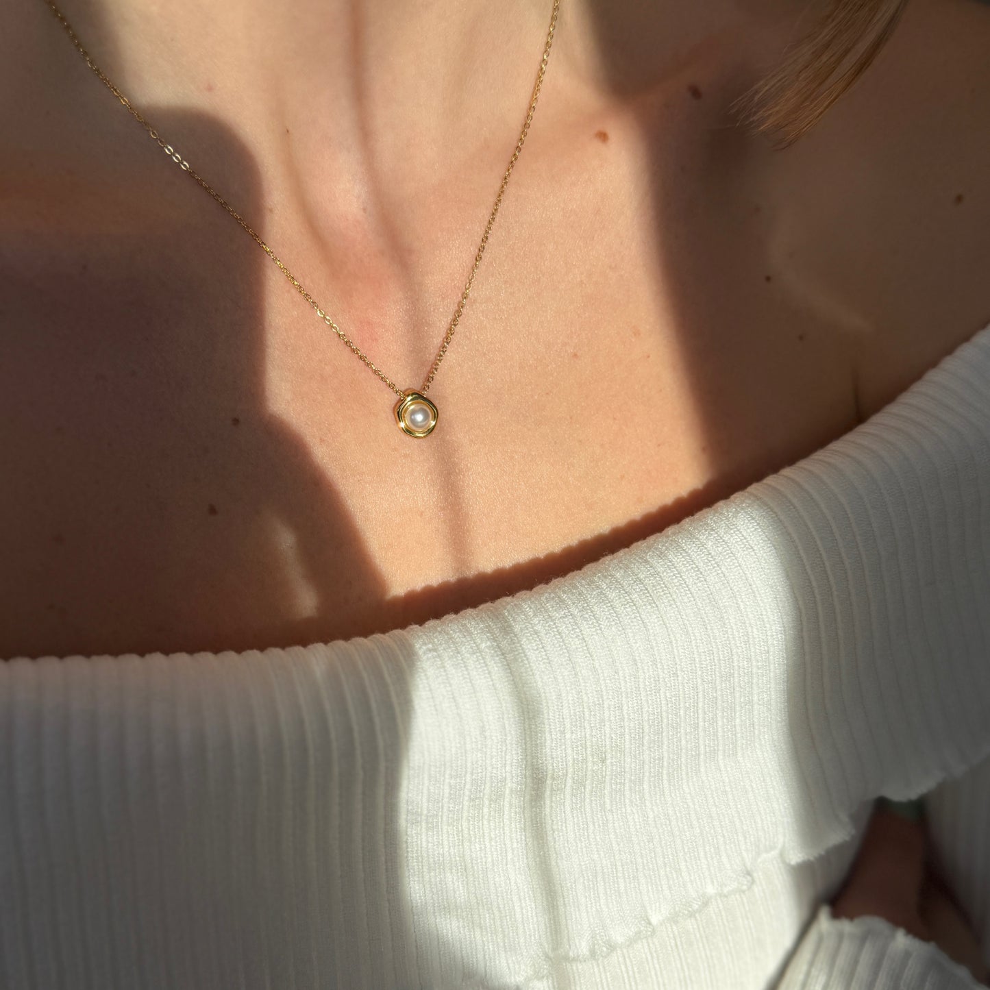 Round Pearl Pendant Necklace