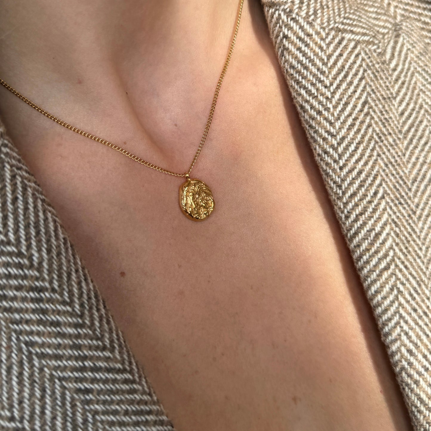 Textured Pendant Necklace