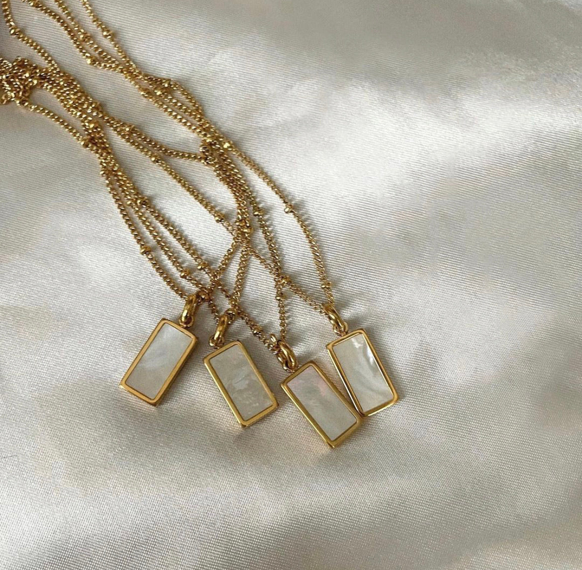 Shell Pendant Necklace