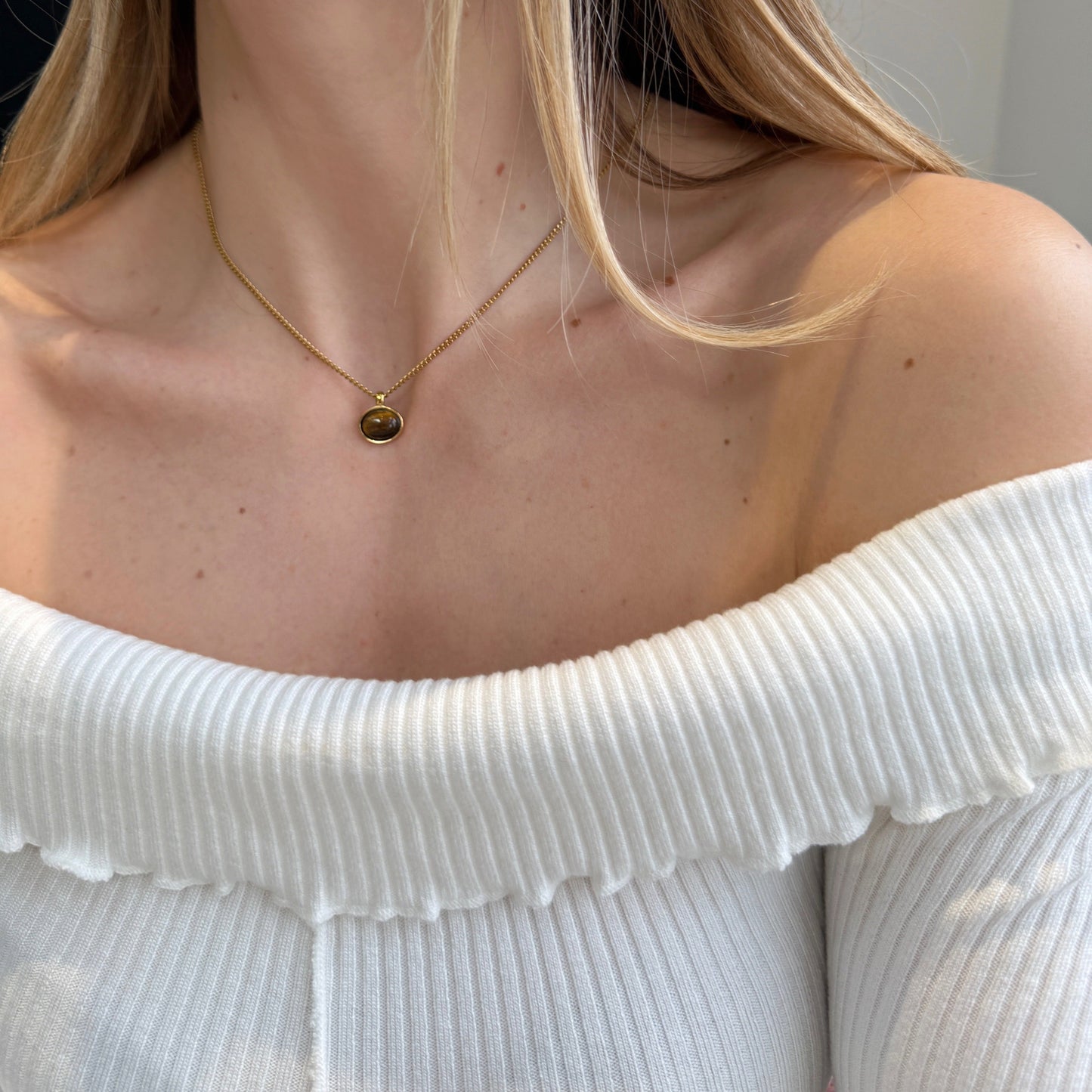 Brown Oval Stone Pendant Necklace